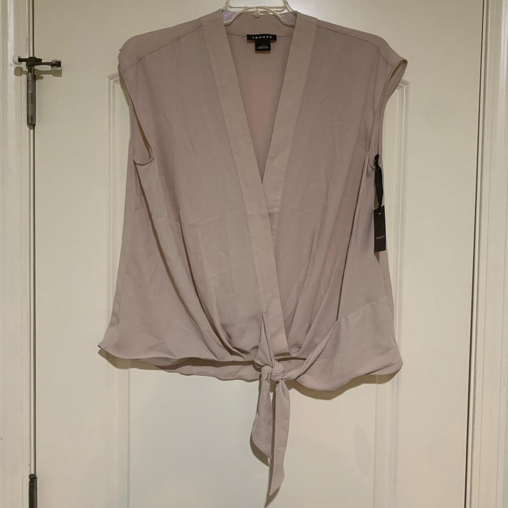 NWT Trouve sleeveless wrap top size L